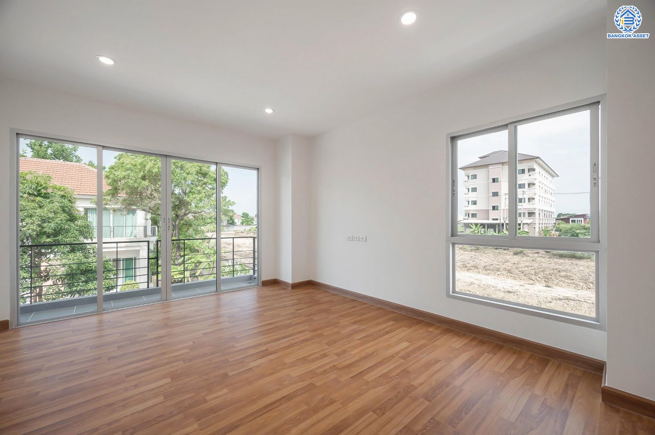 บ้านมือสองตกแต่งใหม่ โครงการ ไลฟ์บางกอกบูเลอวาร์ด ปิ่นเกล้า-เพชรเกษม เนื้อที่กว้างกว่า 52.5 ตร.ว ฟังก์ชัน 3 ห้องนอน 3 ห้องน้ำ 2 ที่จอดรถ บนทำเลติดถนนพุทธมณฑลสาย4 ตอบโจทย์กับทุกครอบครัว ใกล้แหล่งช้อปปิ้ง "เซ็นทรัล ศาลายา" รถไฟฟ้าสายสีน้ำเงิน "สถานีหลักสอง" และจุดขึ้นทางด่วน "ศรีรัช"...